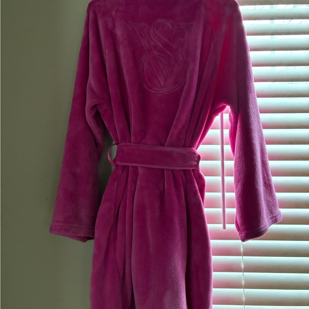 VS 💖Plush Robe - Picture 2 of 5